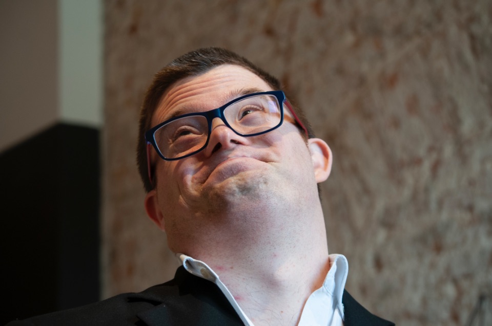 Ragazzo che prepara un Caffé al Bed And Breakfast Dadi Home